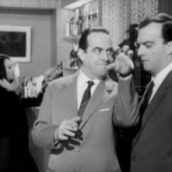 Carlo Dapporto, il maliardo del cinema e dello spettacolo italiano. Qui durante una scenetta registrata per il celeberrimo "Carosello", a metà degli anni '60.