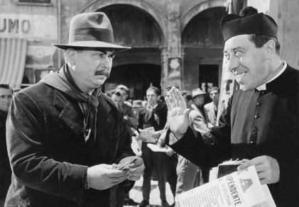 Gino Cervi e Fernandel, ovvero Peppone e Don Camillo. I personaggi inventati dalla sagace mente di Giovannino Guareschi, sono rimasti indelebilmente legati alle figure dei due attori.